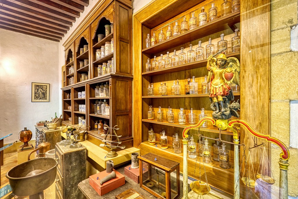 HDR Abbaye notre dame d'orval orval abdij religie reliogion belgie belgique kerk eglise abdijtuin abdijbier klooster ardennen kerkfotografie trappistenbier rooms katholiek